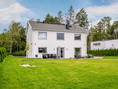 Villa i Väsjön, Sollentuna, Stockholm, Solstigen 24A