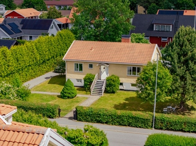 Villa i Rotebro, Sollentuna, Stockholm, Vasavägen 206