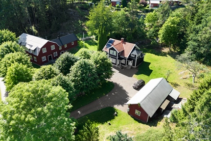 Villa i Fly, Alingsås, Västra Götaland, Vårgårda, Fly Rosenberg 1