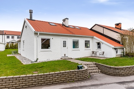 Radhus i Berg, Vreta Kloster, Östergötland, Linköping, Stagvägen 3