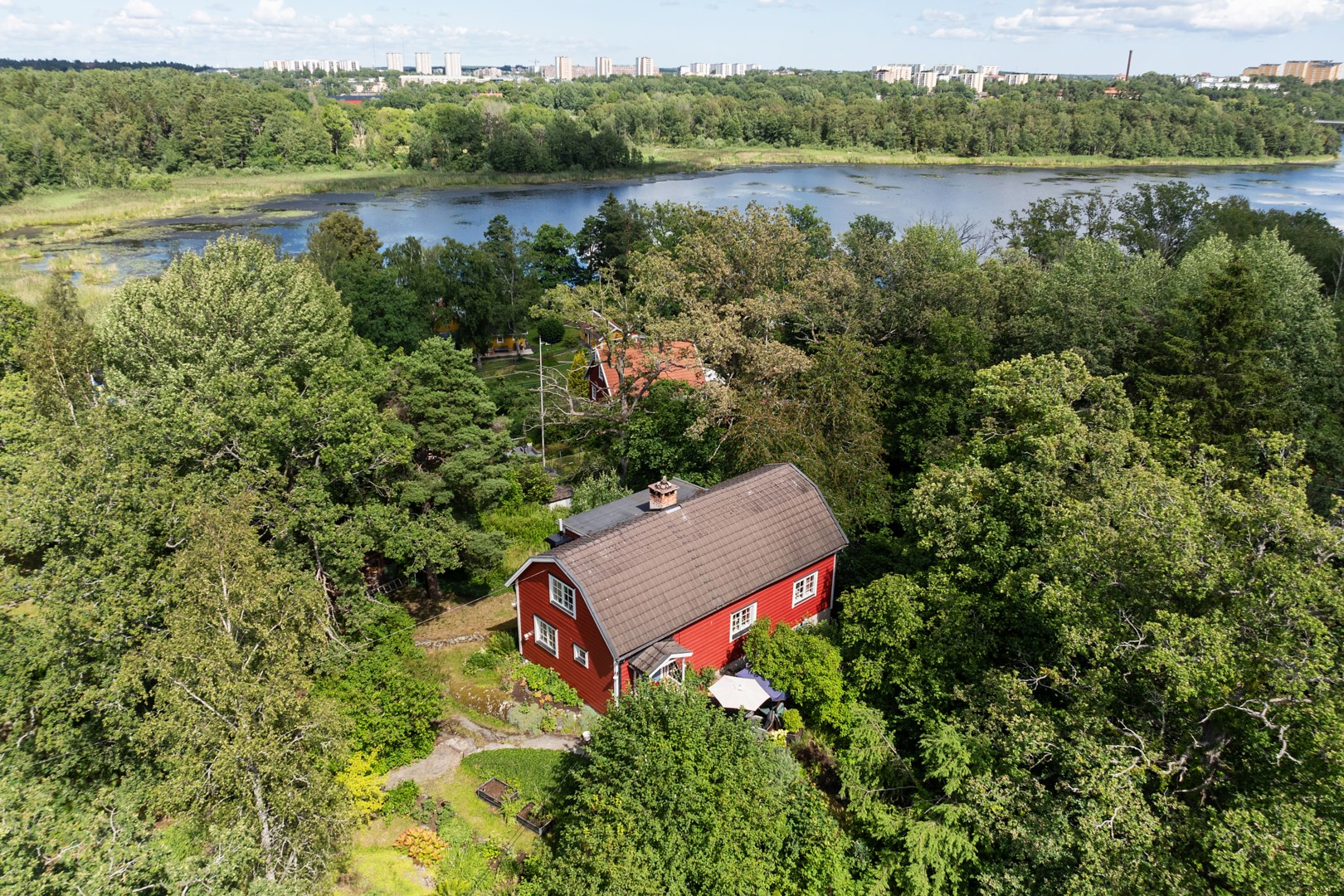Villa i Huddinge Mellansjö, Farsta, Stockholm, Orlångsvägen 12