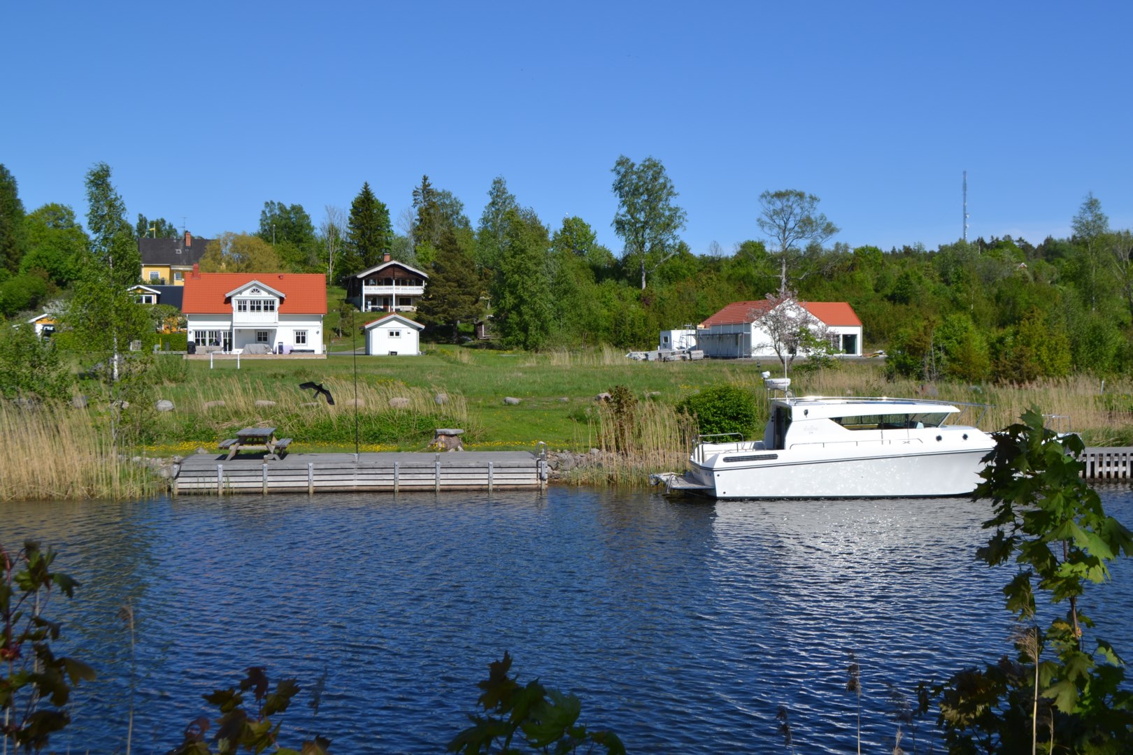 Tomt i Älmsta, Norrtälje kommun, Sverige, Brinkvägen 18