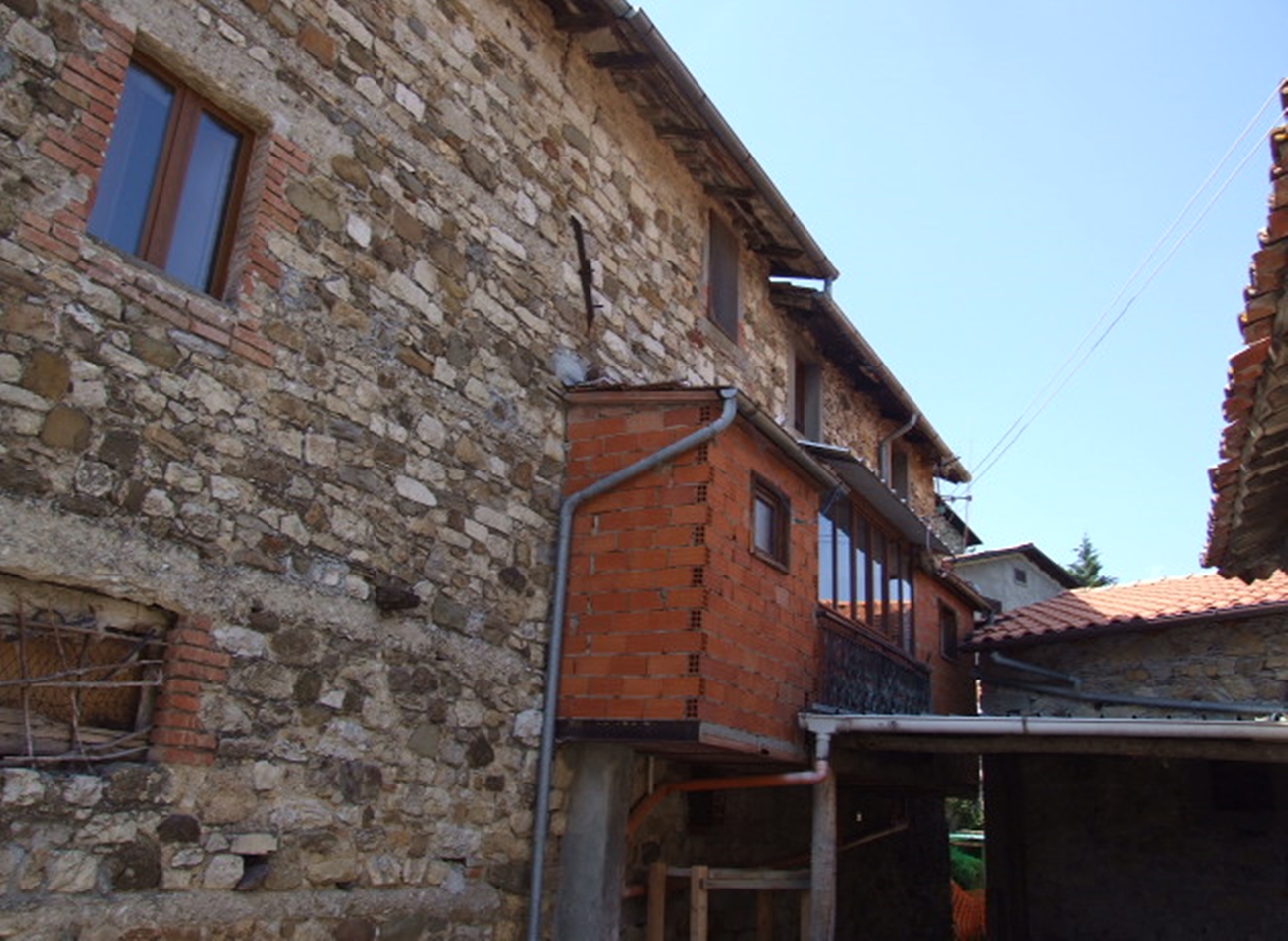 Radhus i Toscana, Piazza al Serchio