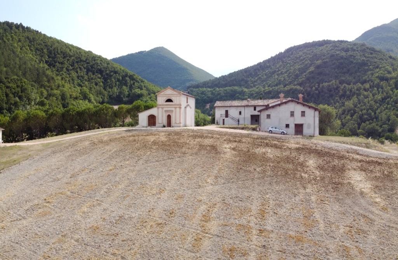 Villa i Marche, Esatanoglia, Esatanoglia