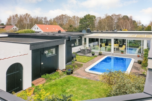 Radhus i Skanör med Falsterbo, Skåne, Vellinge, Sandvipevägen 6