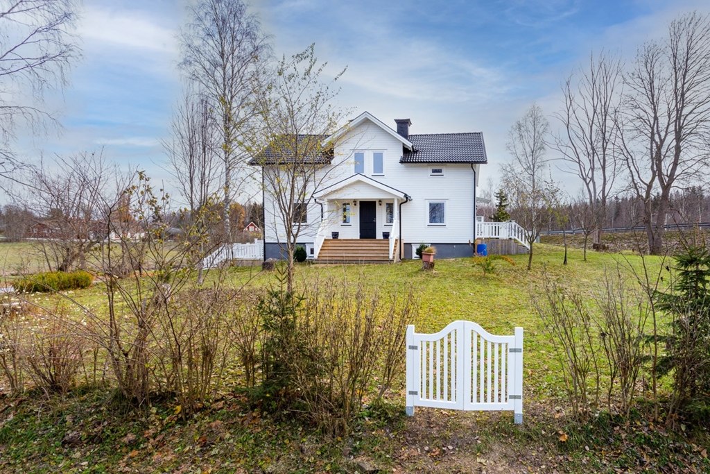 Villa i Gusselby, Sverige, Annelundsvägen 9