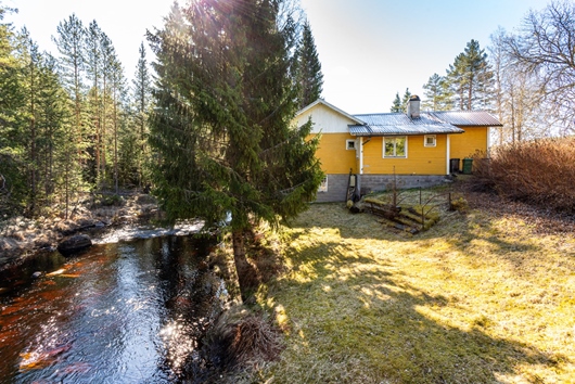 Fritidshus i Bredsjö, Hällefors, Örebro, "Grönfors" Bredsjö 84