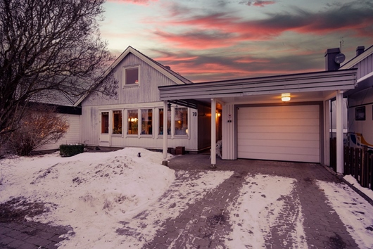 Radhus i Bärby Hage, Uppsala, Flottiljgatan 70