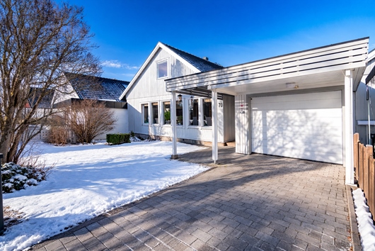 Radhus i Bärby Hage, Uppsala, Flottiljgatan 70