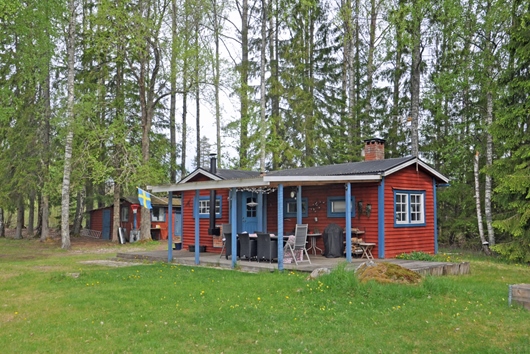 Fritidshus i Hallarsjö, Runhällen, Uppsala, Heby, Hallarsjö 303