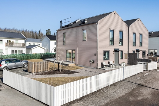 Radhus i Lindbacken, Uppsala, Lysmossvägen 5