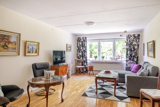 Bostadsrätt i Stuvsta, Huddinge, Stockholm, Stationsvägen 35