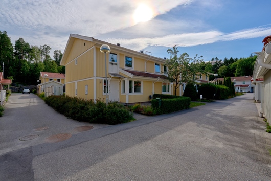 Radhus i Kästa, Huddinge, Stockholm, Fyrfatsvägen 83