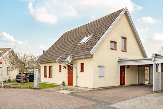 Villa i Lillevång, Lomma, Skåne, Landsholmagatan 25