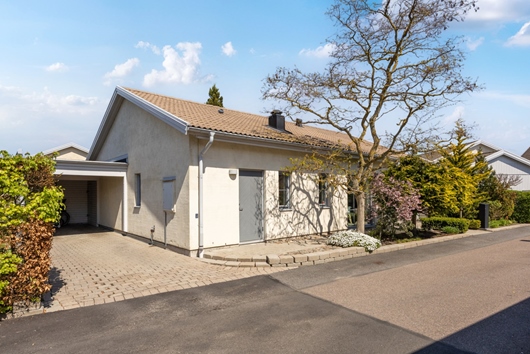 Villa i Lillevång, Lomma, Skåne, Landsholmagatan 12
