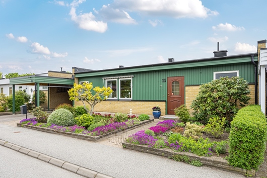 Radhus i Löddesnäs, Bjärred, Skåne, Lomma, Apotekarevägen 13