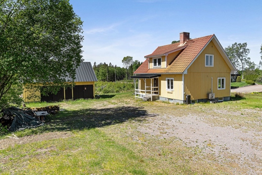 Villa i Kornhult, Hishult, Halland, Laholm, Kornhultsvägen 2