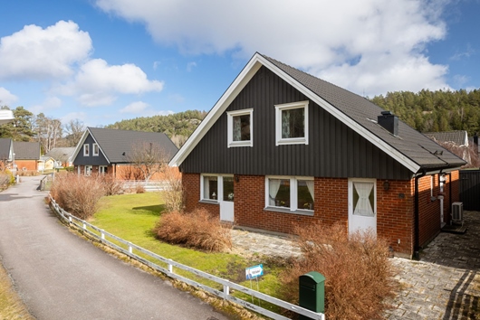 Villa i Nödinge-Nol, Västra Götaland, Ale, Kaprifolgången 19