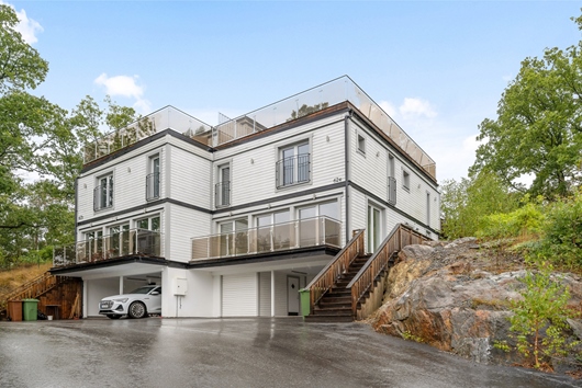 Radhus i Segeltorp, Stockholm, Huddinge, Hagvägen 62E
