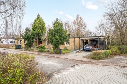 Radhus i Mårtens Fälad, Lund, Skåne, Mäster Eriks väg 2A