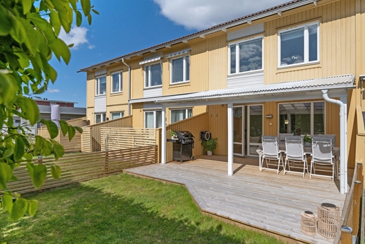 Radhus i Skälby, Järfälla, Stockholm, Hedebyslingan 16