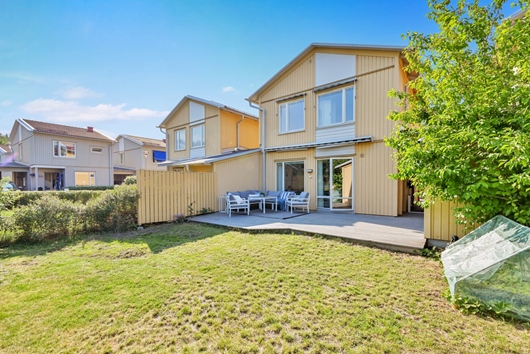 Radhus i Skälby, Järfälla, Stockholm, Nidarosslingan 5