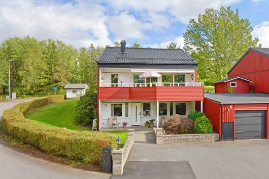 Radhus i Viksjö, Järfälla, Stockholm, Stallbacken 1