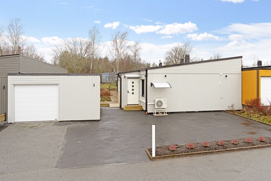 Radhus i Viksjö, Järfälla, Stockholm, Tunnlandsvägen 3