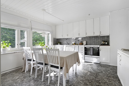 Radhus i Viksjö, Järfälla, Stockholm, Polygonvägen 4