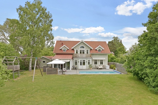 Villa i Barkarby, Järfälla, Stockholm, Tjädervägen 11