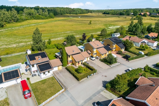 Radhus i Råbydal, Bålsta, Uppsala, Håbo, Sikvägen 10