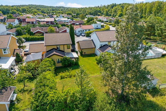 Radhus i Råbydal, Bålsta, Uppsala, Håbo, Sikvägen 10