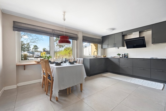 Radhus i Hässelby, Stockholm, Kurirgatan 19