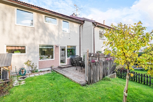 Radhus i Vällingby - Nälsta, Stockholm, Västergöksvägen 85