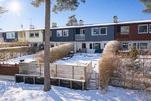 Radhus i Hässelby, Stockholm, Kurirgatan 18