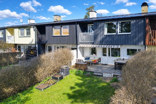 Radhus i Hässelby, Stockholm, Kurirgatan 18