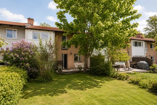 Radhus i Hässelby Södra Villastad, Stockholm, Nässelstigen 13
