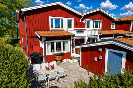 Radhus i Hässelby Södra Villastad, Stockholm, Oxelbärsgränd 44