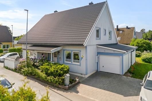 Radhus i Kungsängen/Brunna, Stockholm, Upplandsbro, Gavottvägen 3