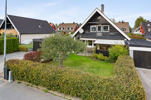 Radhus i Kungsängen/Brunna, Stockholm, Upplandsbro, Schottisvägen 8