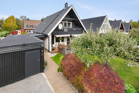 Radhus i Kungsängen/Brunna, Stockholm, Upplandsbro, Schottisvägen 8