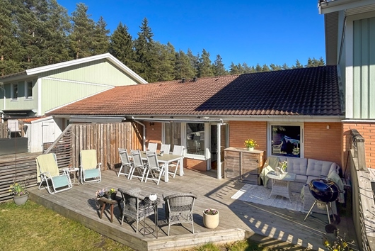 Radhus i Stäket, Järfälla, Stockholm, Biskop Brasks gränd 18