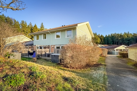 Radhus i Stäket, Järfälla, Stockholm, Biskop Brasks gränd 14