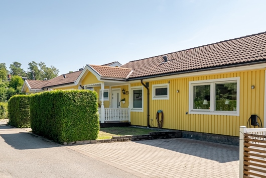 Radhus i Skälby, Järfälla, Stockholm, Zenitvägen 23