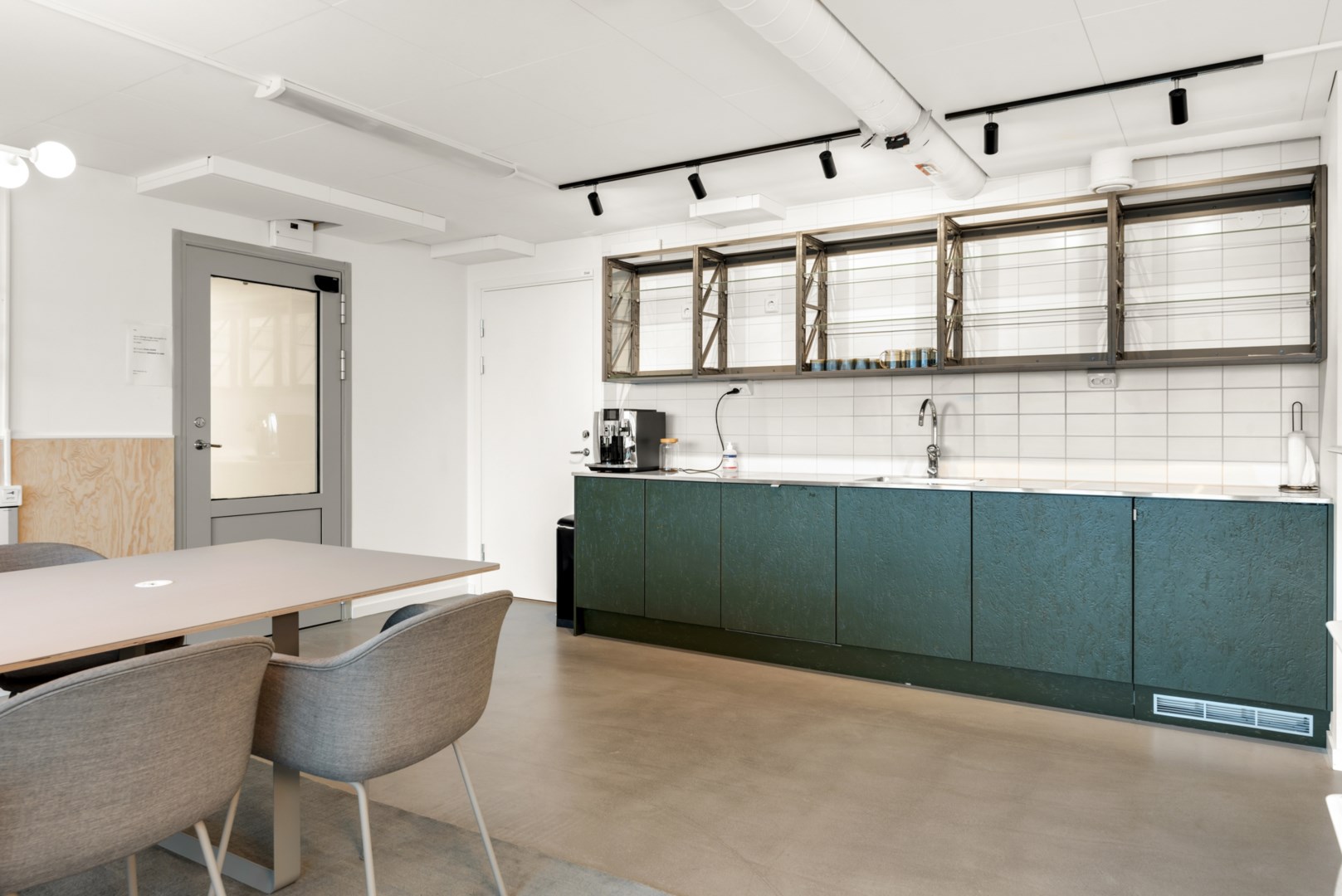 33