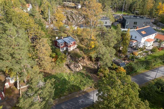 Tomt i Högmora, Huddinge, Stockholm, Miltons väg 15