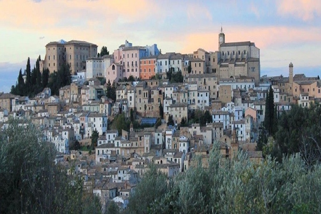 Tomt i Abruzzo, Utlandet kommun, Italien, Loreto Aprutino