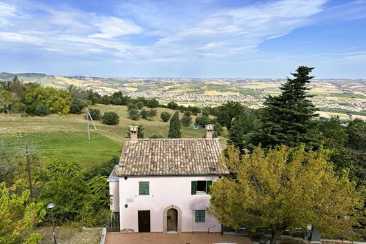 Radhus i Marche, Monte roberto, Ancona, Monte Roberto