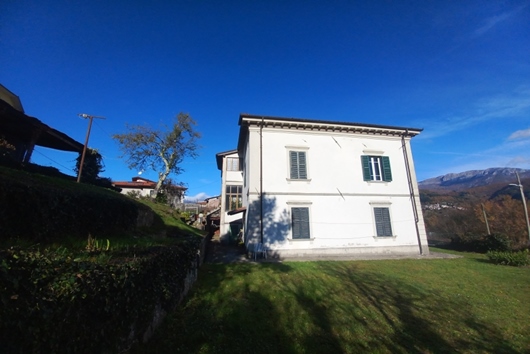 Villa i Camporgiano, Camporgiano