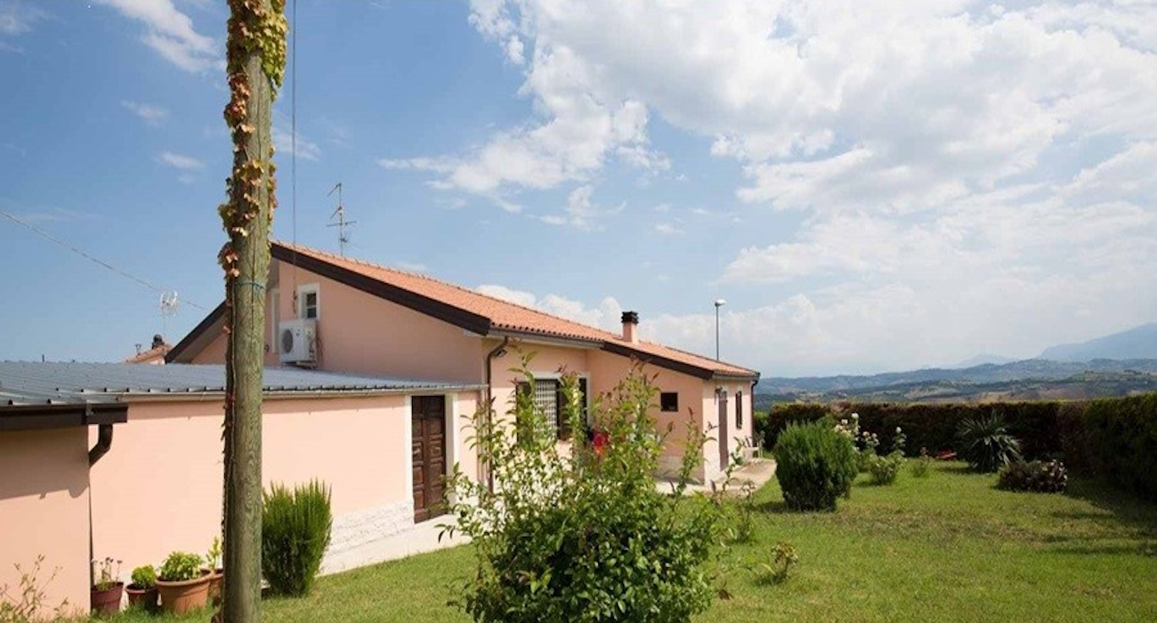 Villa i Abruzzo, Elice, Italien, Elice